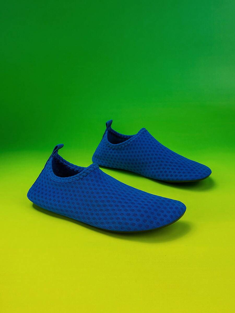 Boys black plain aqua socks featuring a slip-on rib-knit design, breathable fabric upper, mesh insole, and non-slip TPR outsole.