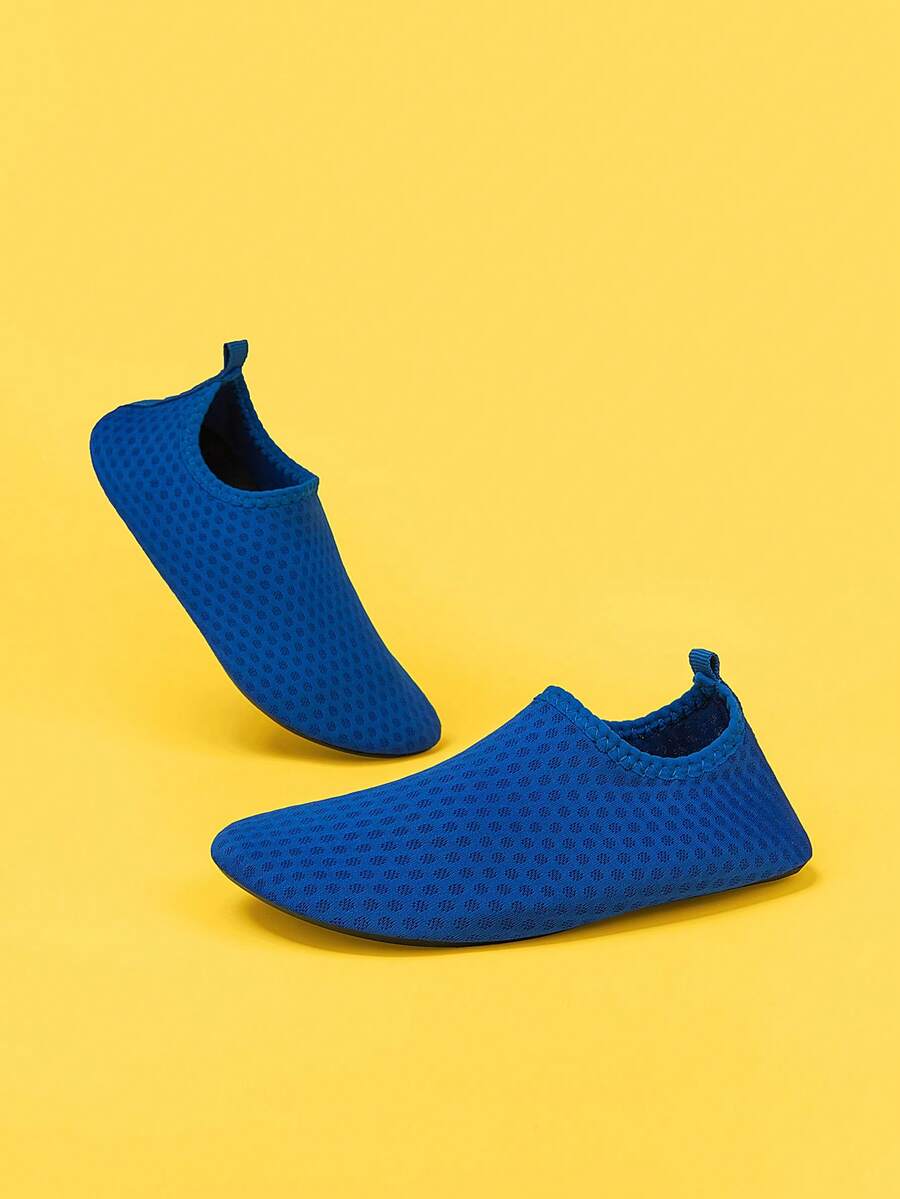 Boys black plain aqua socks featuring a slip-on rib-knit design, breathable fabric upper, mesh insole, and non-slip TPR outsole.