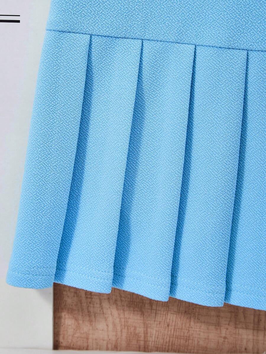 Tween girls apricot short-sleeve pleated smock dress with 3D bow decor and round neckline.