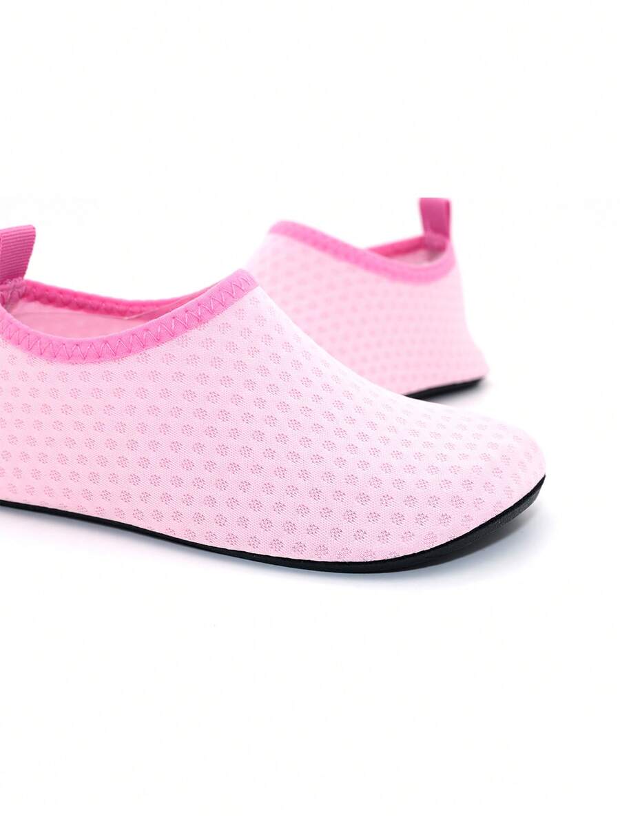 Boys breathable slip-on aqua water shoes featuring contrast binding and non-slip TPR soles for beach and outdoor activities.