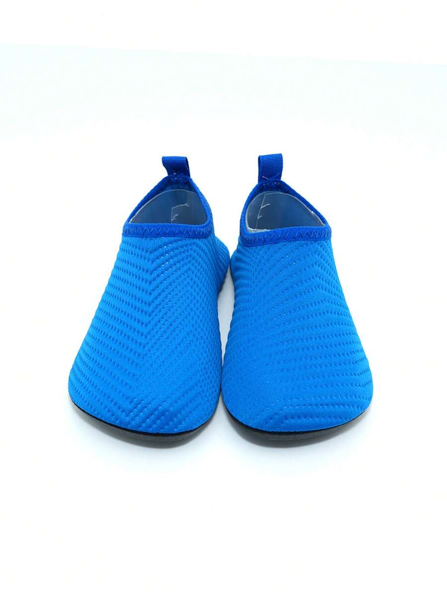 Boys breathable slip-on aqua water shoes featuring contrast binding and non-slip TPR soles for beach and outdoor activities.