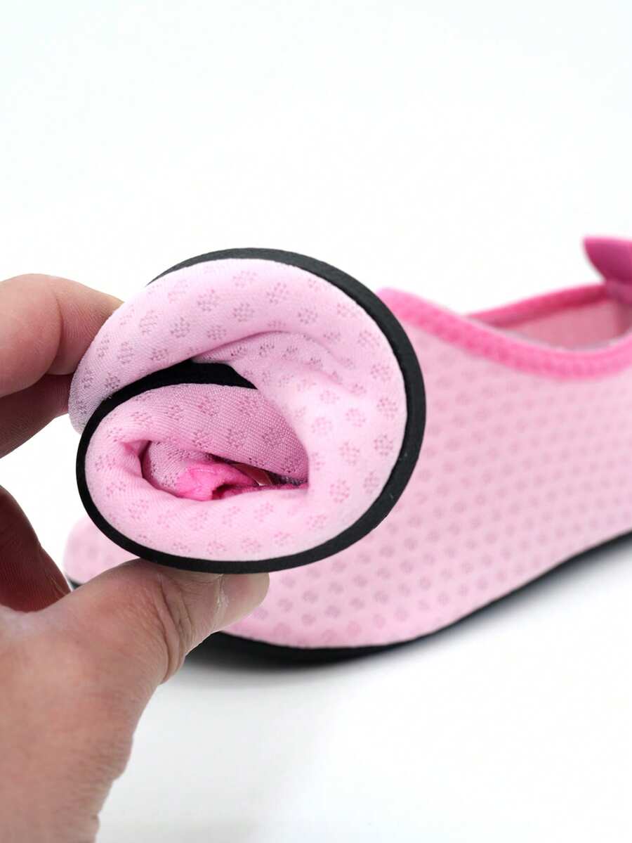 Boys breathable slip-on aqua water shoes featuring contrast binding and non-slip TPR soles for beach and outdoor activities.