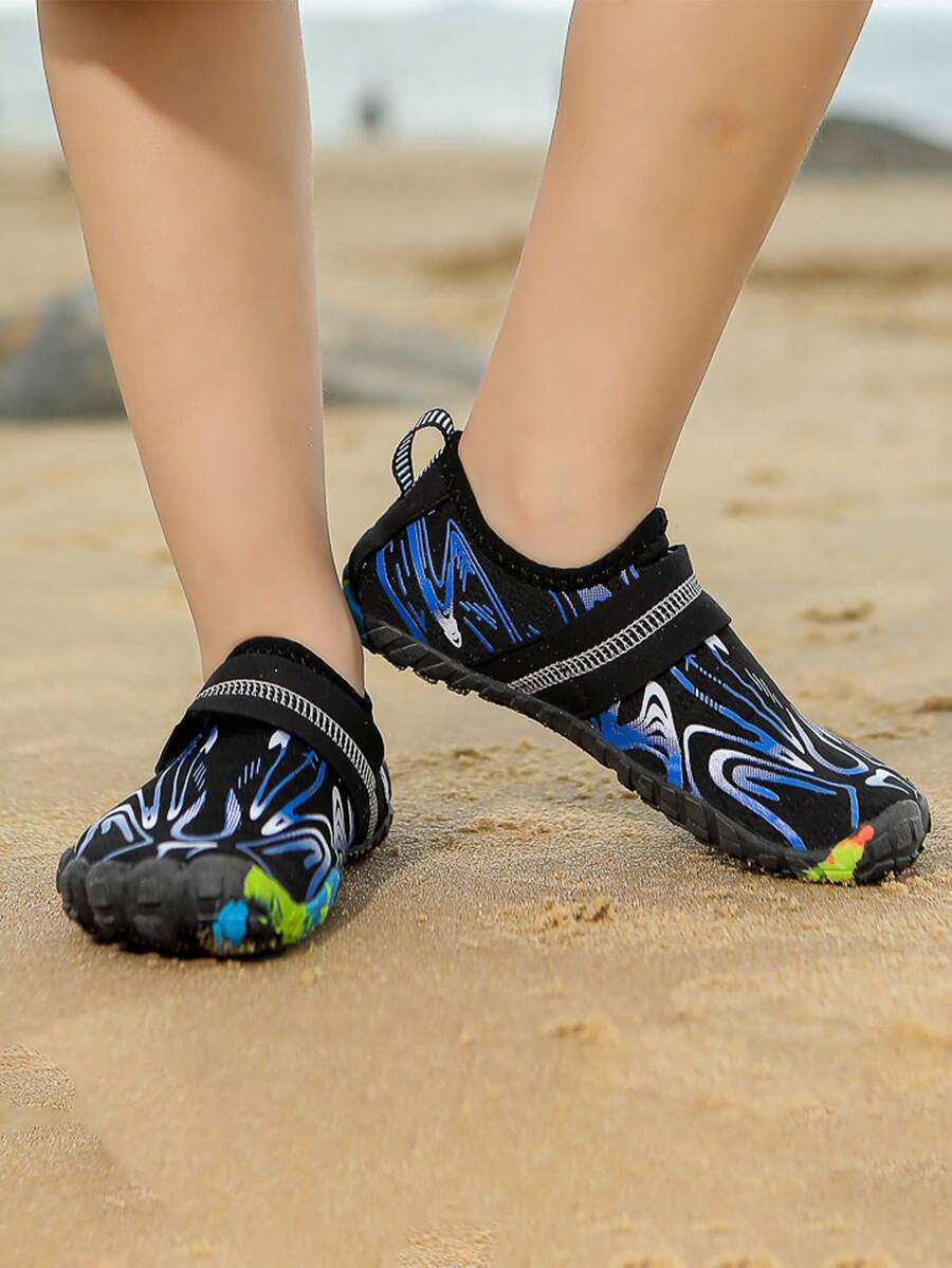 Children's water shoes featuring a breathable mesh upper, hook and loop closure, luminous details, and a non-slip outsole for boys and girls.