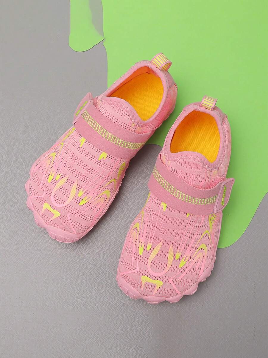 Children's water shoes featuring a breathable mesh upper, hook and loop closure, luminous details, and a non-slip outsole for boys and girls.
