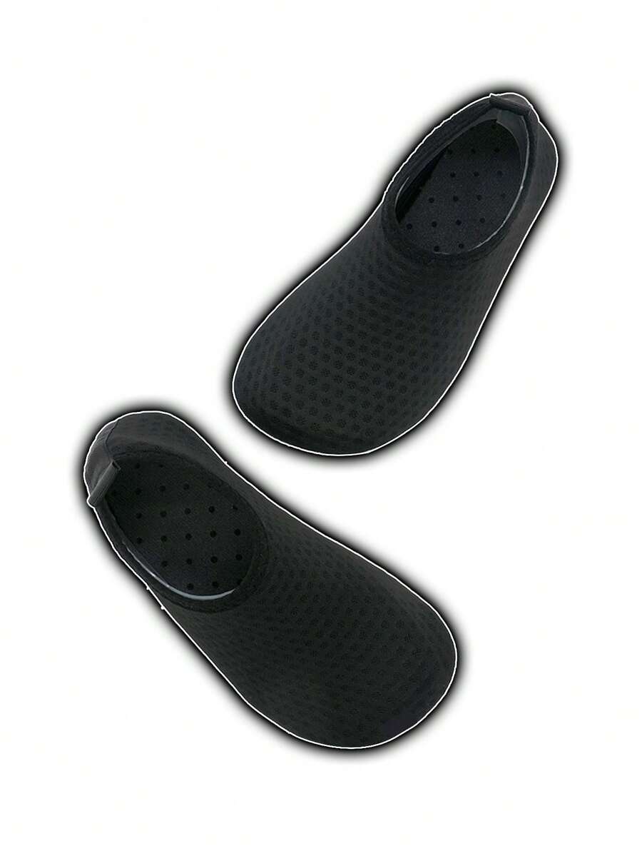 Boys breathable slip-on aqua water shoes featuring contrast binding and non-slip TPR soles for beach and outdoor activities.