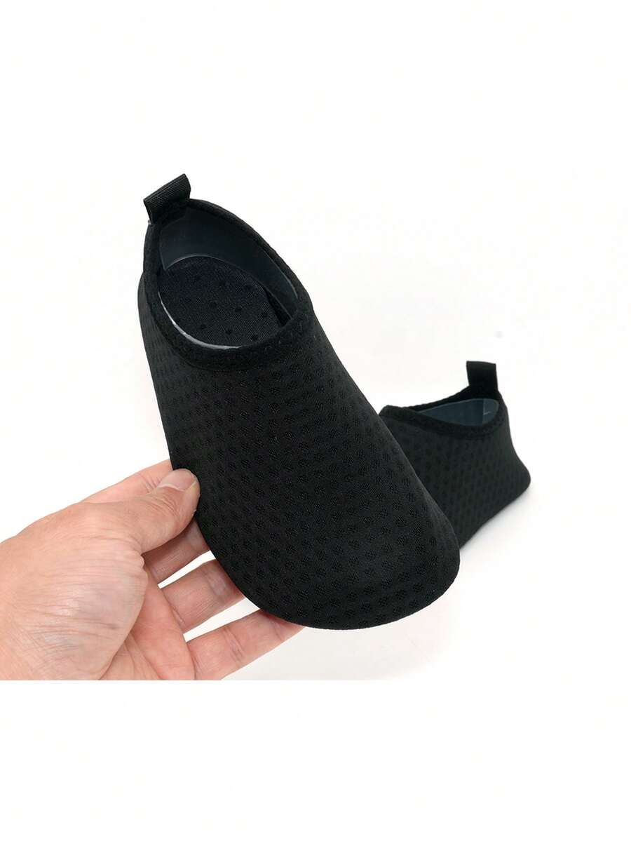 Boys breathable slip-on aqua water shoes featuring contrast binding and non-slip TPR soles for beach and outdoor activities.