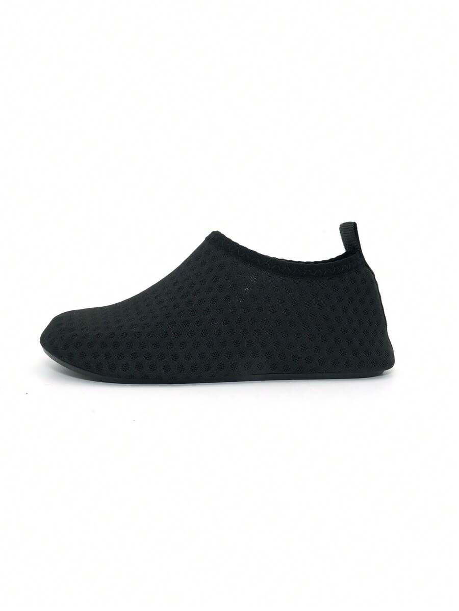 Boys breathable slip-on aqua water shoes featuring contrast binding and non-slip TPR soles for beach and outdoor activities.