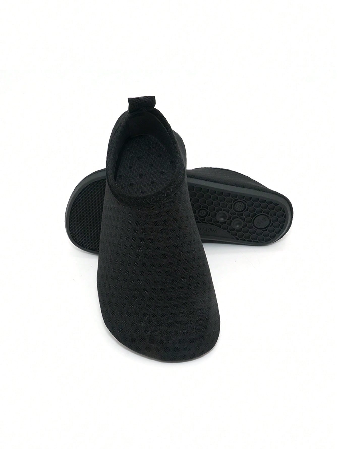 Boys breathable slip-on aqua water shoes featuring contrast binding and non-slip TPR soles for beach and outdoor activities.