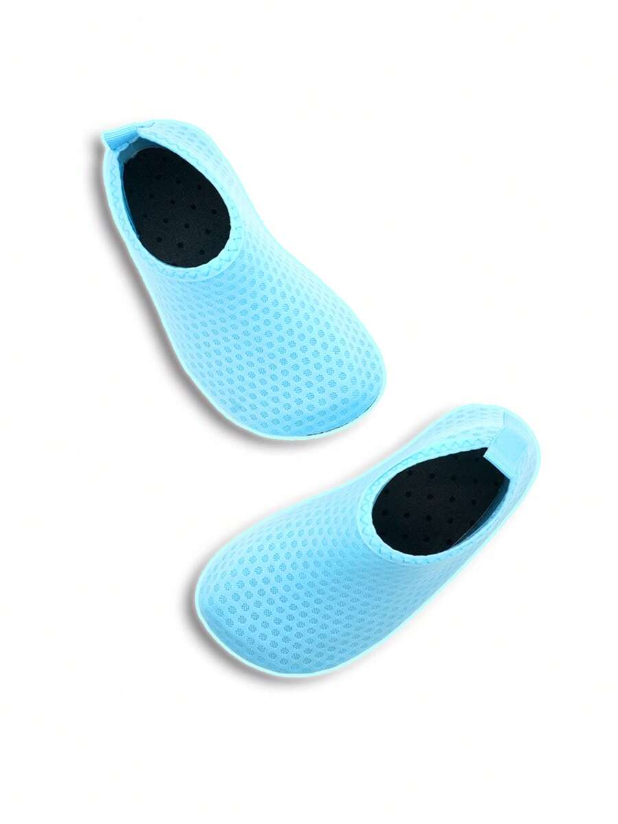 Boys breathable slip-on aqua water shoes featuring contrast binding and non-slip TPR soles for beach and outdoor activities.