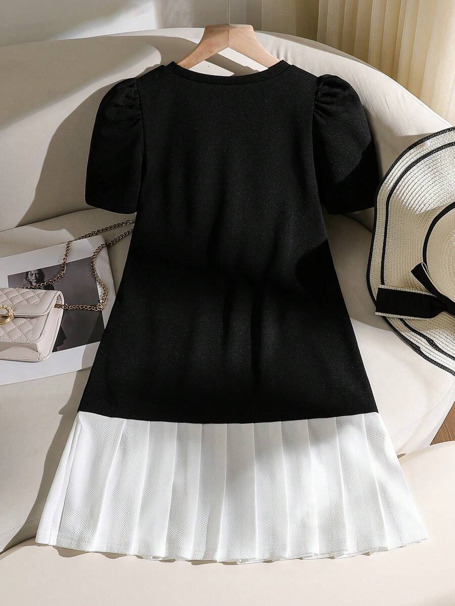 Tween girls apricot short-sleeve pleated smock dress with 3D bow decor and round neckline.