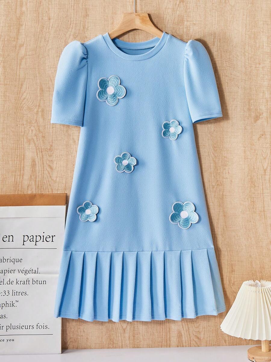 Tween girls apricot short-sleeve pleated smock dress with 3D bow decor and round neckline.