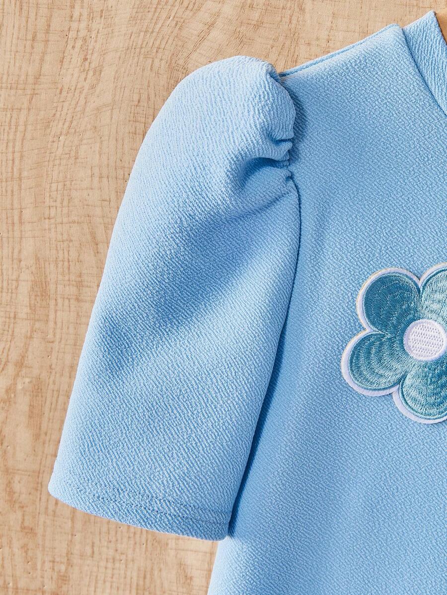Tween girls apricot short-sleeve pleated smock dress with 3D bow decor and round neckline.