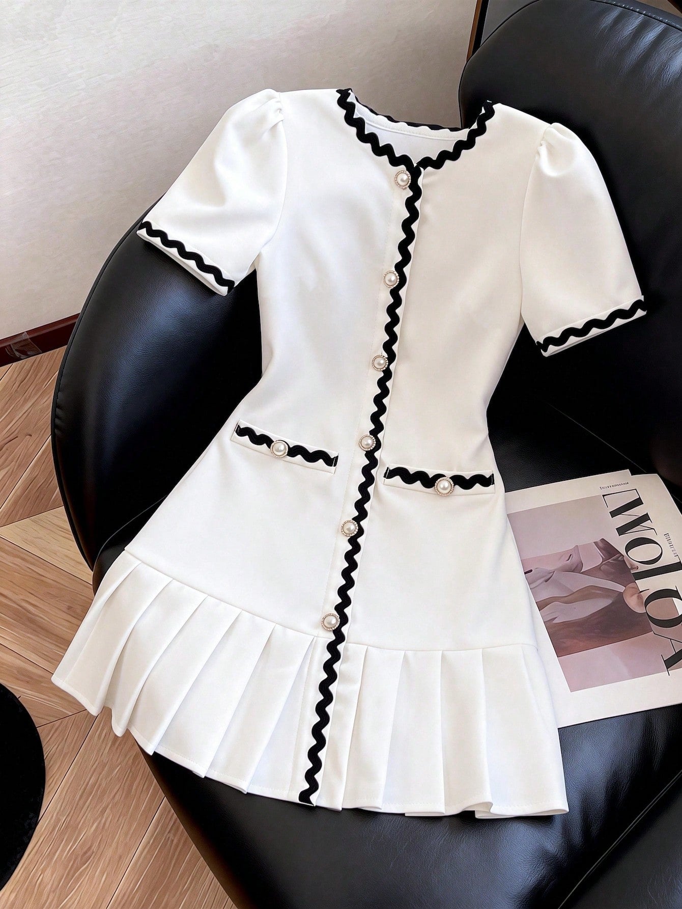 Tween girls apricot short-sleeve pleated smock dress with 3D bow decor and round neckline.