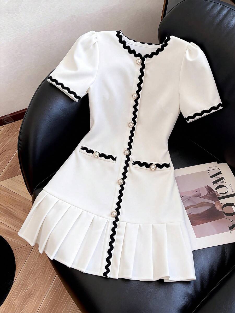 Tween girls apricot short-sleeve pleated smock dress with 3D bow decor and round neckline.