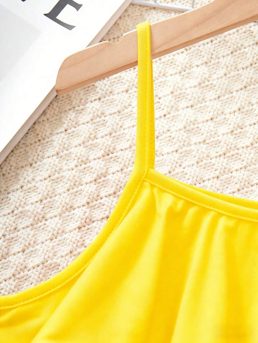 Tween girls blue 2-piece vacation outfit set featuring a tiered ruffle spaghetti strap camisole and loose high-waist pants.