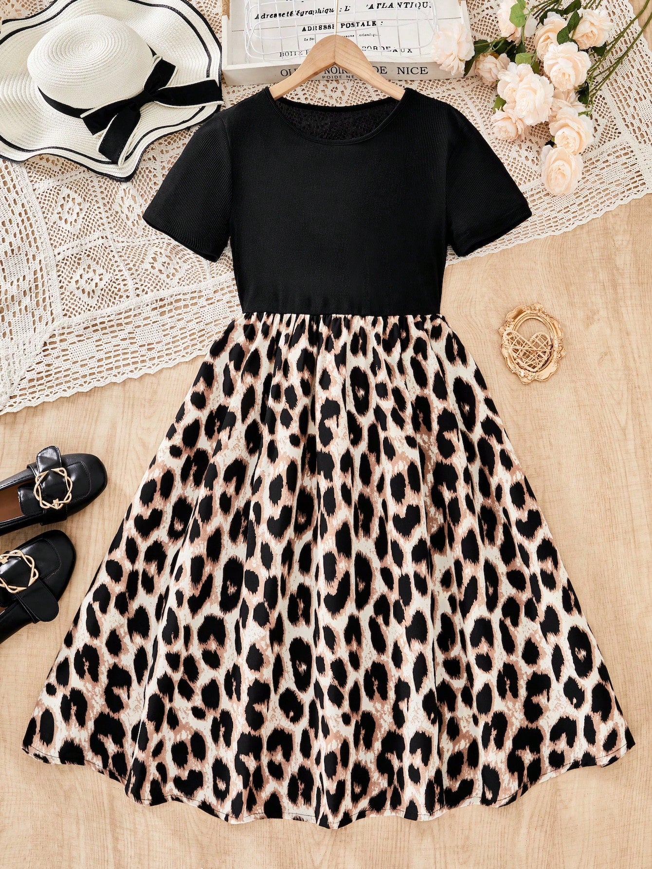 Tween girls casual short sleeve mini dress featuring a round neck, high waist, and flared A-line silhouette.