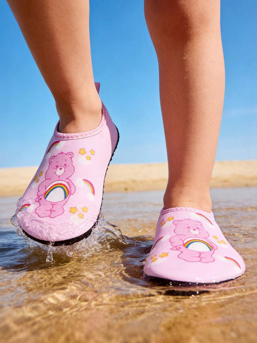Girls cartoon pattern non-slip water shoes with slip-on closure and durable TPR outsole for beach and outdoor sports.