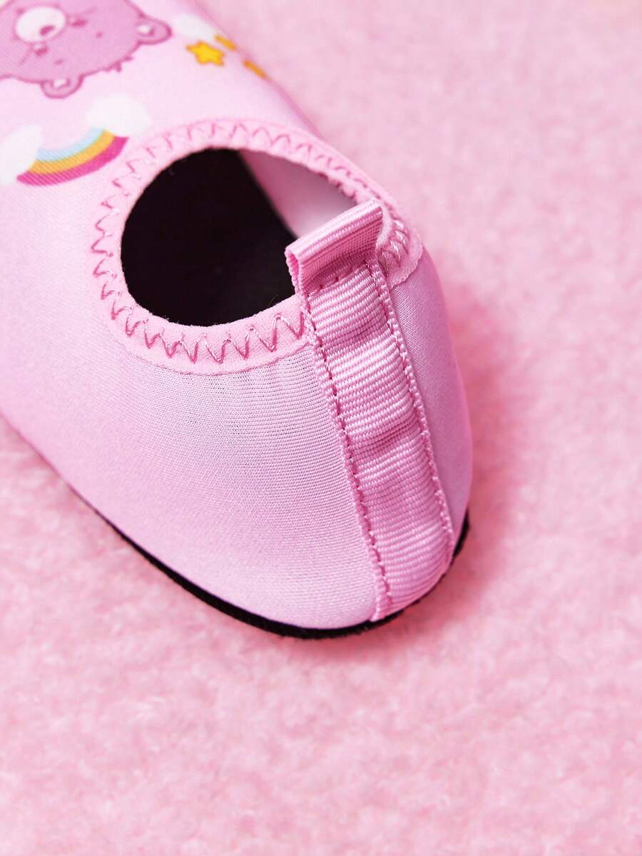 Girls cartoon pattern non-slip water shoes with slip-on closure and durable TPR outsole for beach and outdoor sports.