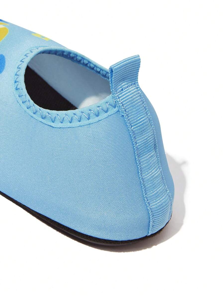 Girls cartoon pattern non-slip water shoes with slip-on closure and durable TPR outsole for beach and outdoor sports.