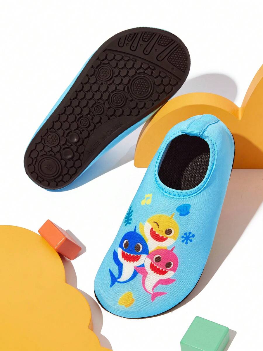 Girls cartoon pattern non-slip water shoes with slip-on closure and durable TPR outsole for beach and outdoor sports.