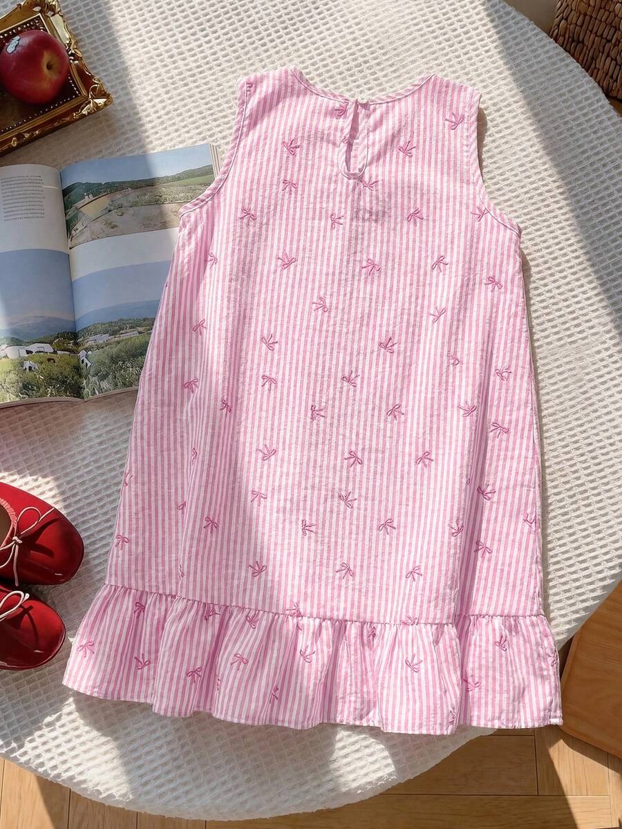 Tween girls casual leopard print smock mini dress featuring a round neck and flounce ruffle hem.