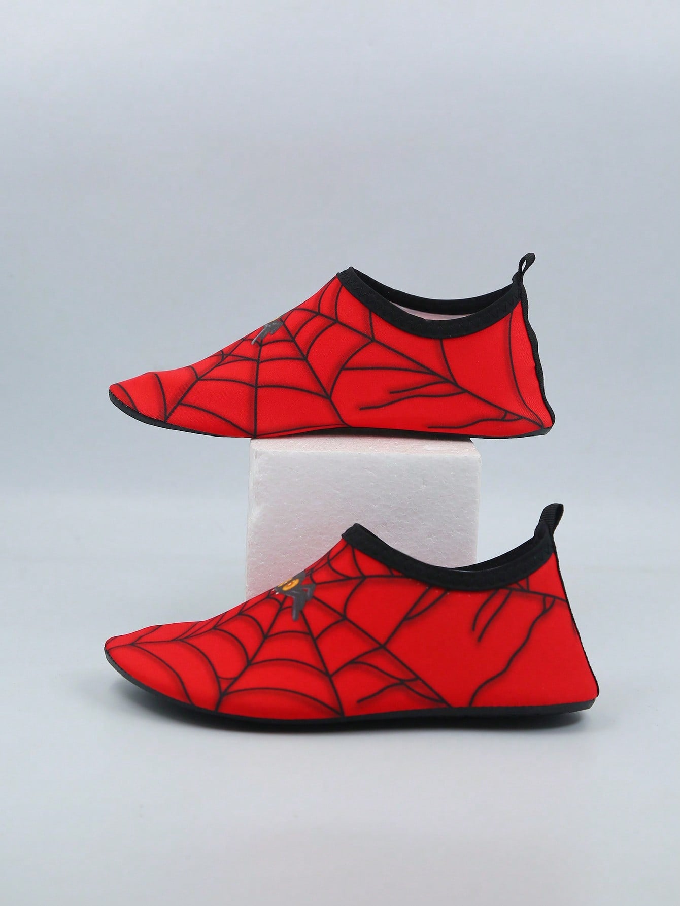 Pink kids quick-dry slip-on water shoes with breathable upper and non-slip TPR outsole.