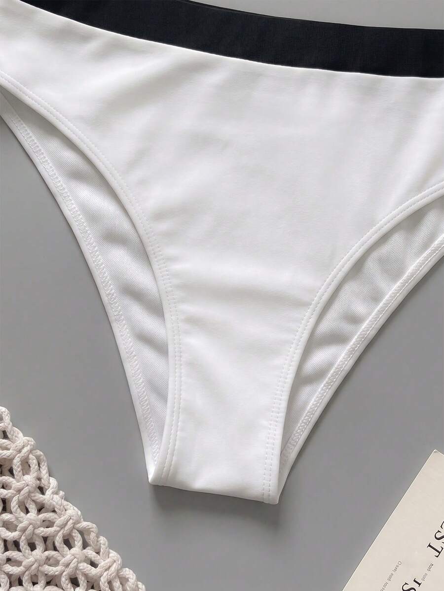 Women's bandeau bikini swimwear set featuring detachable shoulder straps, removable padding, wireless cups, and low-waist bottoms.