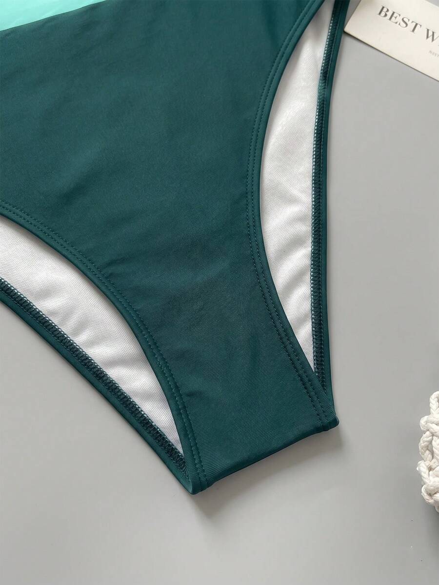 Women's bandeau bikini swimwear set featuring detachable shoulder straps, removable padding, wireless cups, and low-waist bottoms.