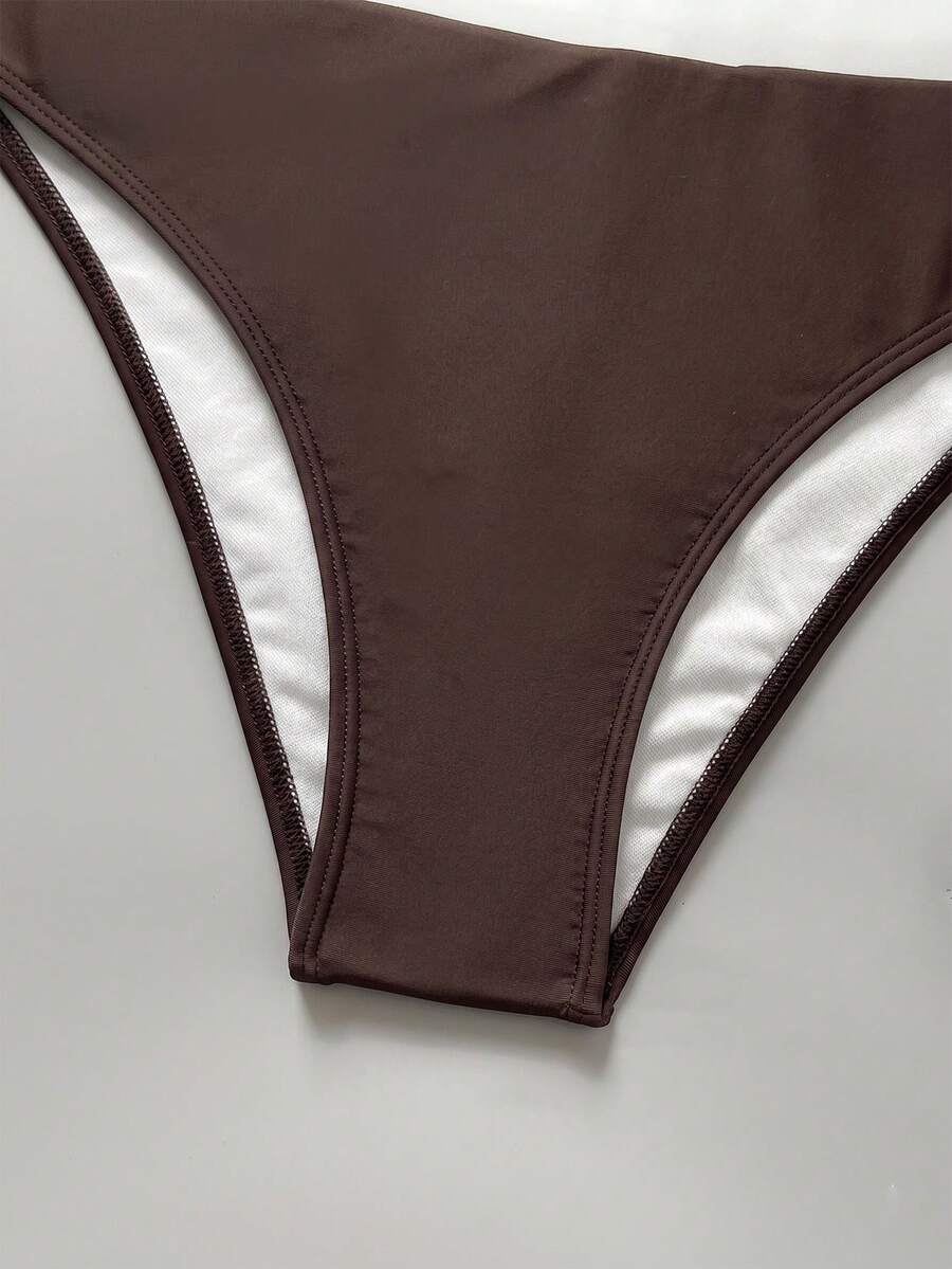 Women's bandeau bikini swimwear set featuring detachable shoulder straps, removable padding, wireless cups, and low-waist bottoms.