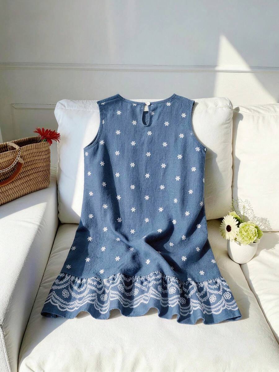 Tween girls casual leopard print smock mini dress featuring a round neck and flounce ruffle hem.