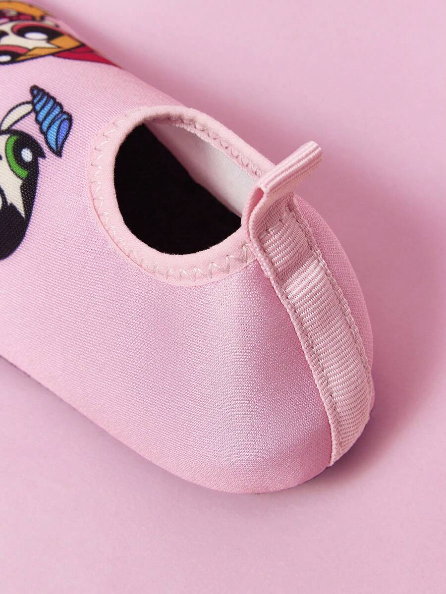 Girls cartoon pattern non-slip water shoes with slip-on closure and durable TPR outsole for beach and outdoor sports.
