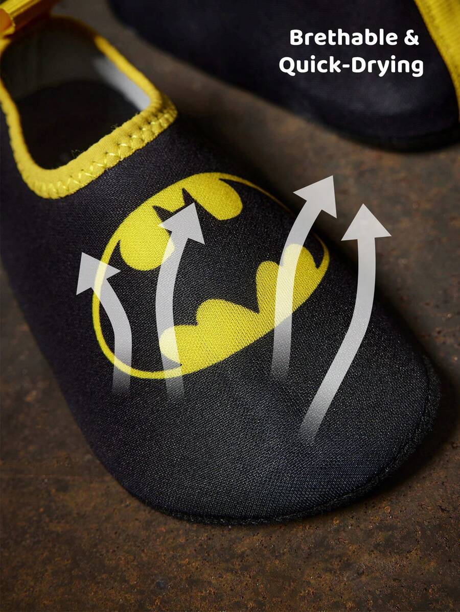 Girls cartoon pattern non-slip water shoes with slip-on closure and durable TPR outsole for beach and outdoor sports.
