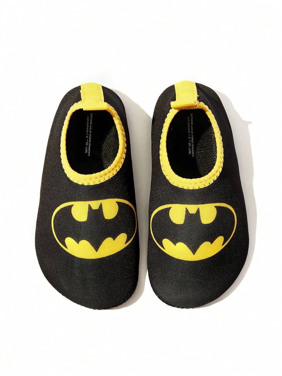 Girls cartoon pattern non-slip water shoes with slip-on closure and durable TPR outsole for beach and outdoor sports.