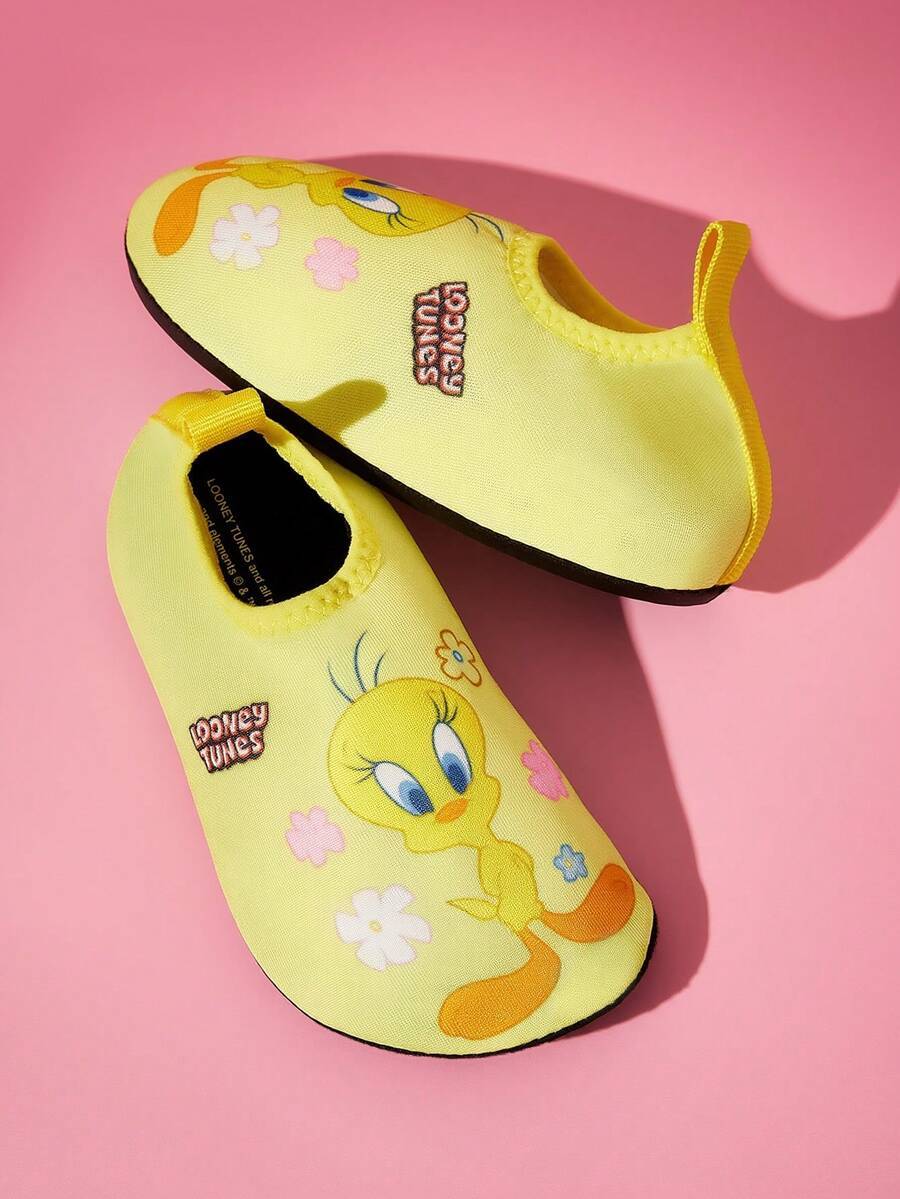 Girls cartoon pattern non-slip water shoes with slip-on closure and durable TPR outsole for beach and outdoor sports.