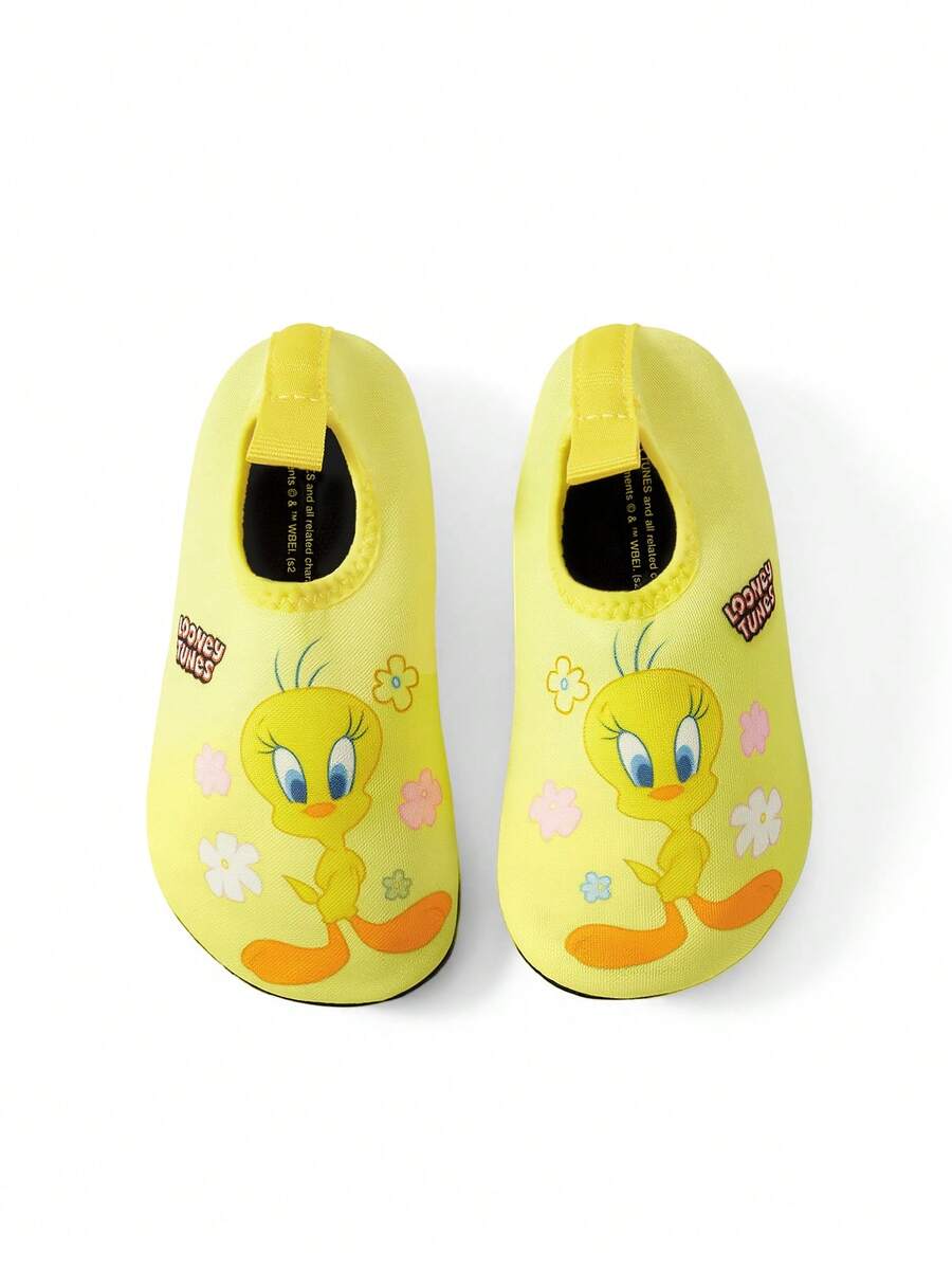 Girls cartoon pattern non-slip water shoes with slip-on closure and durable TPR outsole for beach and outdoor sports.
