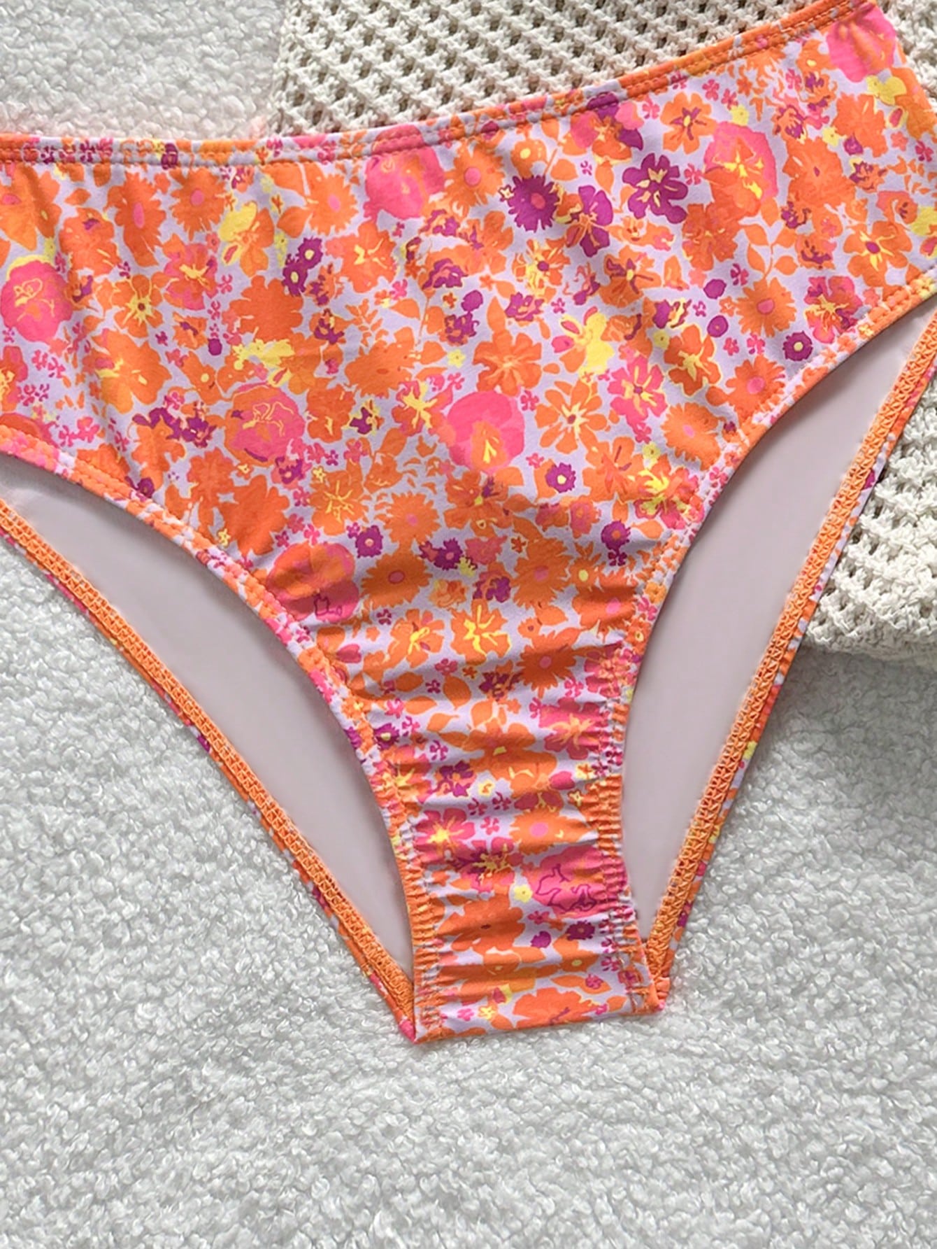 Tween girls green colorblock two-piece bikini set with spaghetti straps, sleeveless wireless top, and lined mid-waist bottoms for beach vacation wear