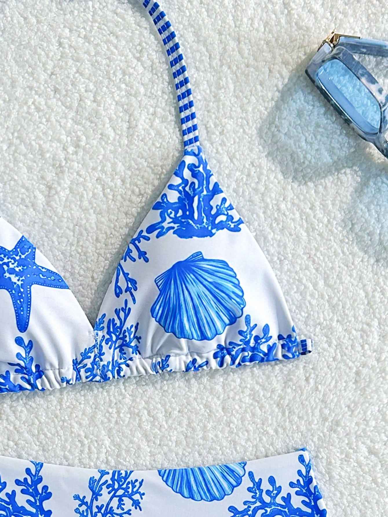 Tween Girls Bikini Sets, White Base With Blue Ocean Element Print, High Elasticity Soft Fabric, Halter Neck Triangle Top And High Waist Triangle Bottoms, Blue And White Striped Halter Design, Suitable For Tween Girls Swimming, Beach, Photography, Summer
