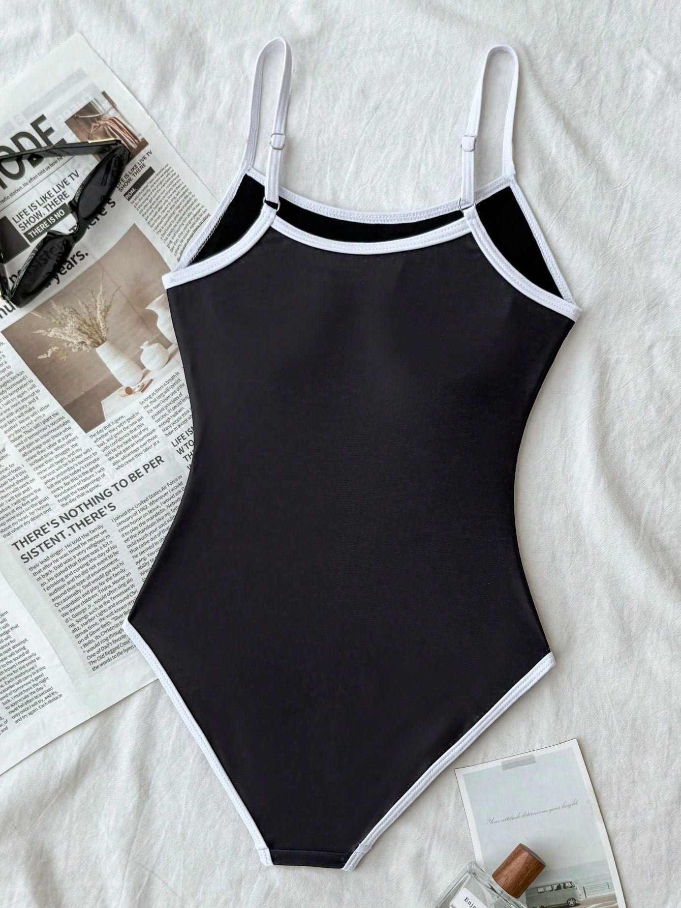 Tween Girls' Black & White Contrast Color One-Piece Swimsuit, Minimalist One-Piece Swimwear For Beach Vacation