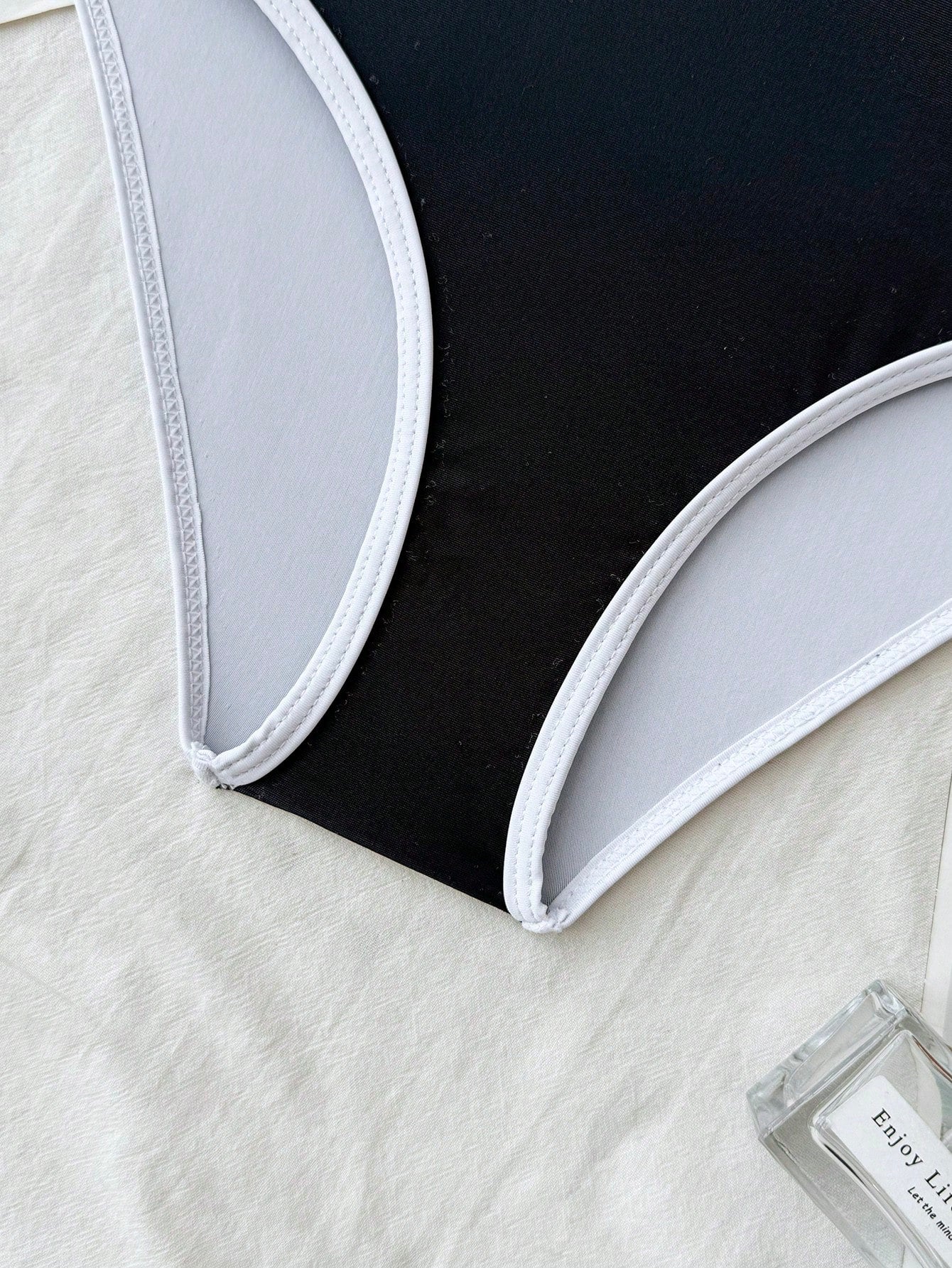 Tween Girls' Black & White Contrast Color One-Piece Swimsuit, Minimalist One-Piece Swimwear For Beach Vacation