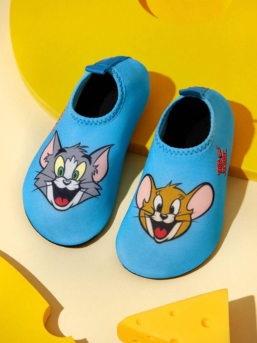 Girls cartoon pattern non-slip water shoes with slip-on closure and durable TPR outsole for beach and outdoor sports.