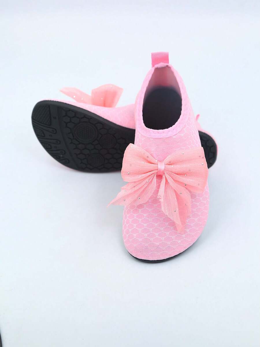 Pair of black kids water shoes with breathable Lycra upper and non-slip rubber sole for boys and girls.