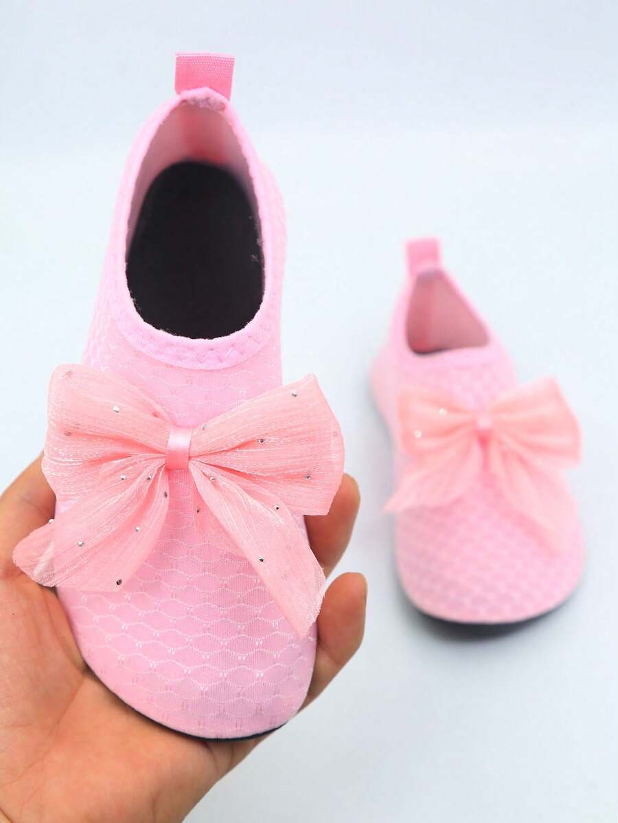 Pair of black kids water shoes with breathable Lycra upper and non-slip rubber sole for boys and girls.