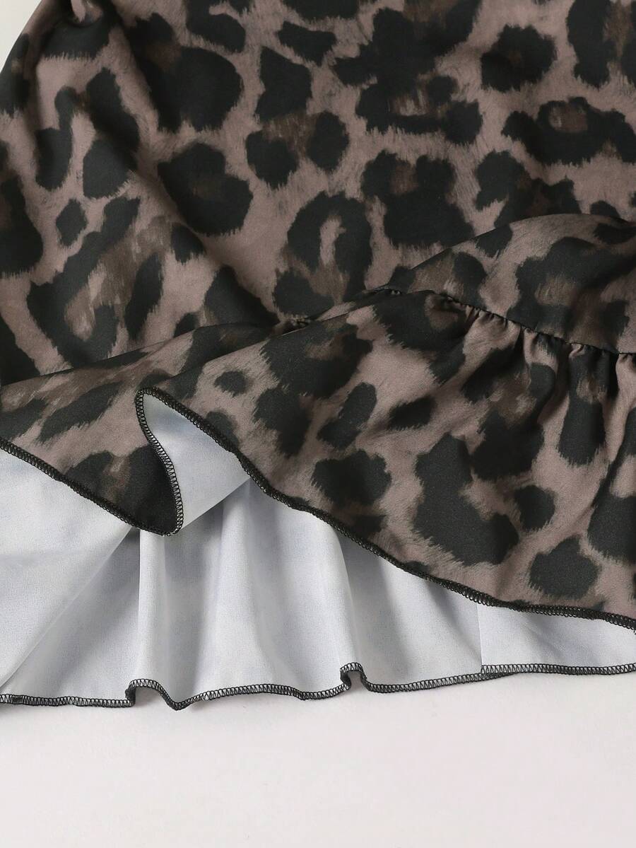 Tween girls casual leopard print smock mini dress featuring a round neck and flounce ruffle hem.