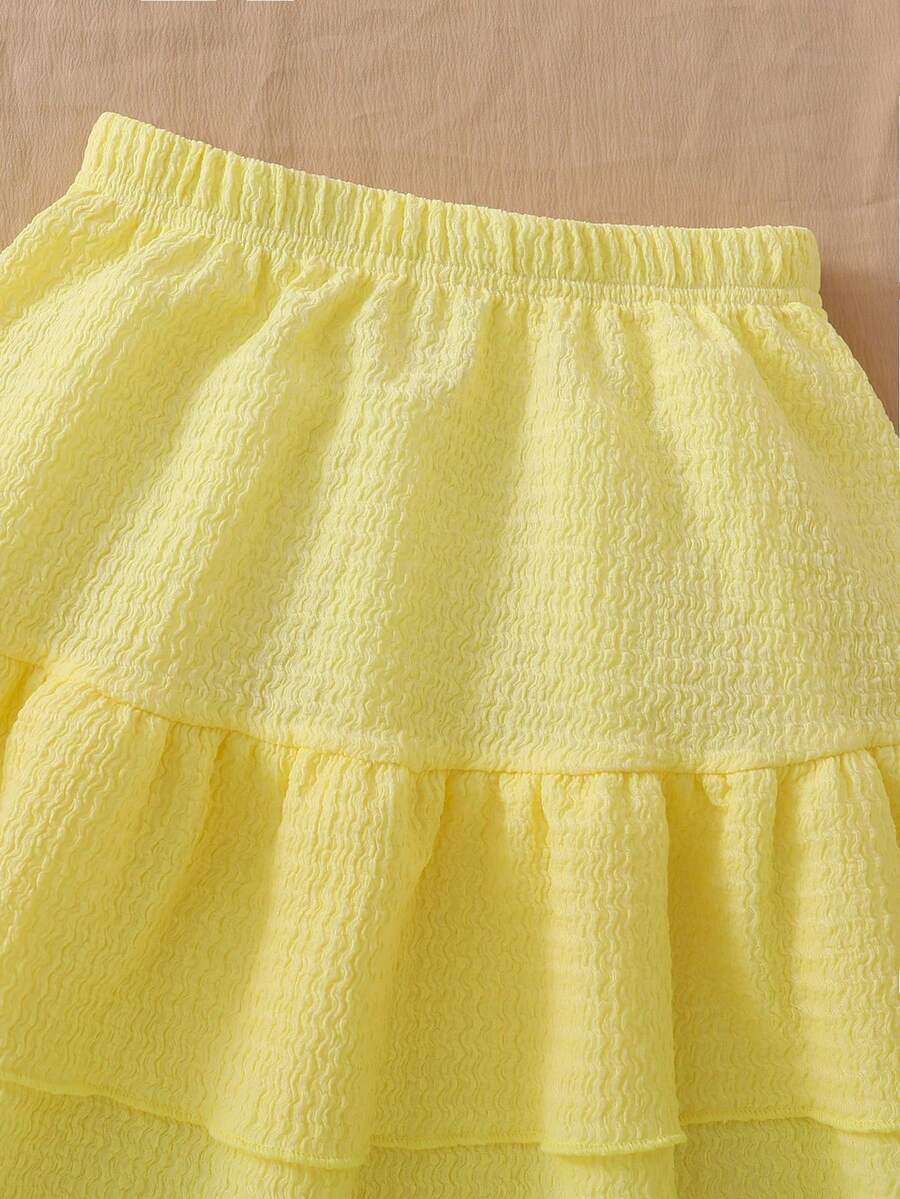 Light blue two-piece outfit set for tween girls with a sleeveless round neck vest top and a tiered ruffle cake skirt featuring a plant pattern.