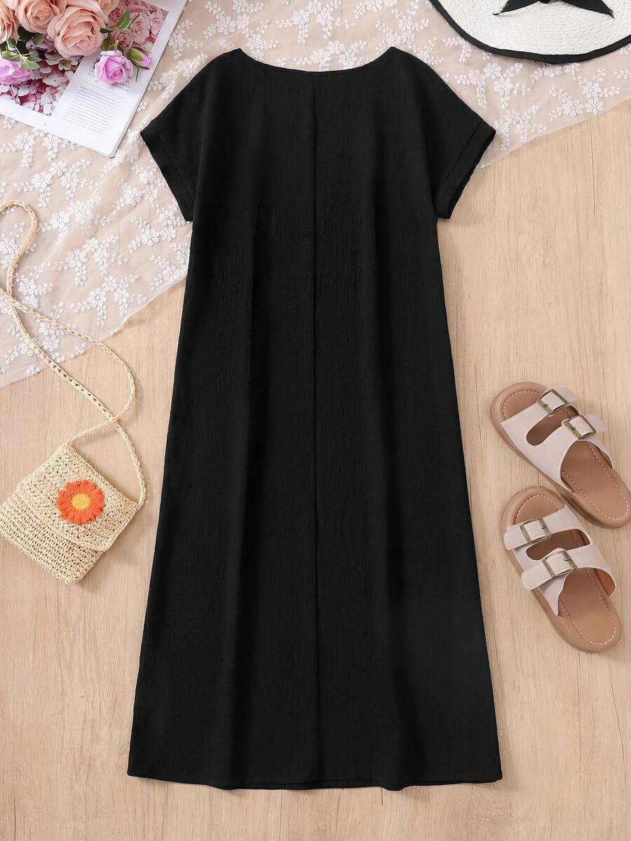 Tween girls casual black A-line long dress featuring short sleeves, a round neckline, and a decorative front bow with contrast lace trim.