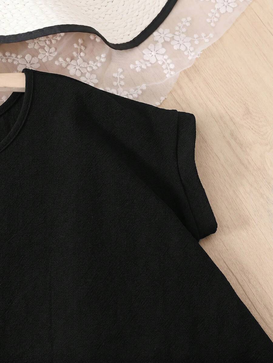 Tween girls casual black A-line long dress featuring short sleeves, a round neckline, and a decorative front bow with contrast lace trim.