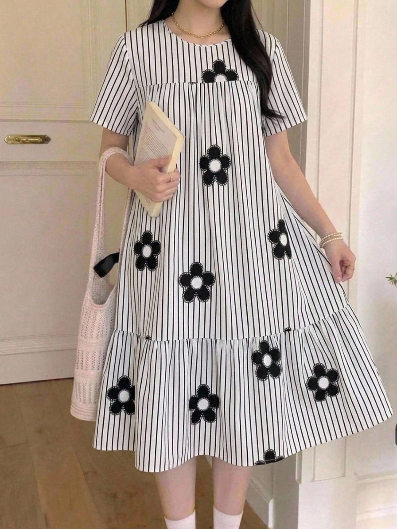 Tween girls casual black and white striped short sleeve smock dress with round neck and flounce hem