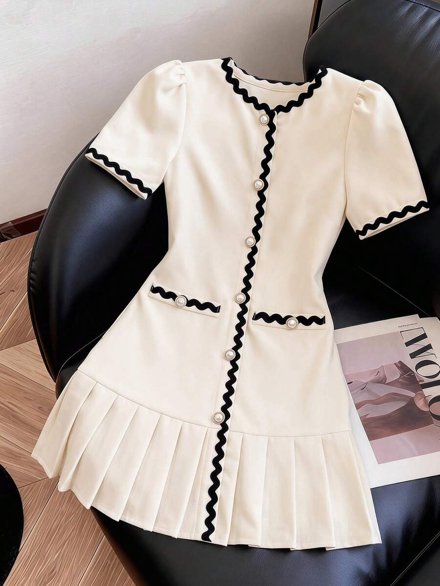 Tween girls apricot short-sleeve pleated smock dress with 3D bow decor and round neckline.