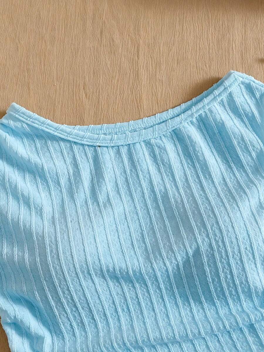 Light blue two-piece outfit set for tween girls with a sleeveless round neck vest top and a tiered ruffle cake skirt featuring a plant pattern.